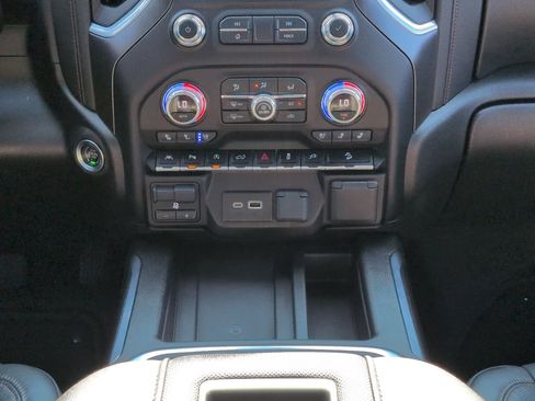 Used 2021 GMC Sierra 1500 AT4 w/ AT4 Premium Package AWD/4WD image 17