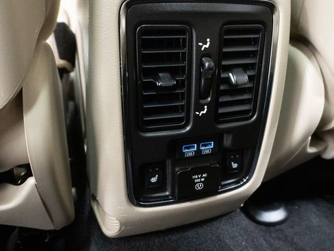 Used 2021 Jeep Grand Cherokee Limited w/ Luxury Group II image 24