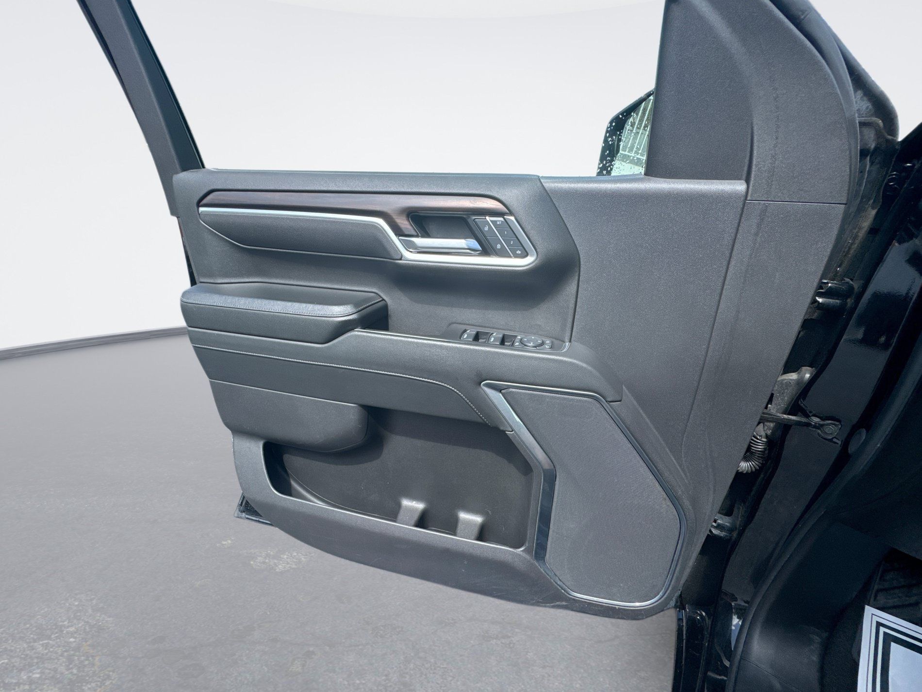 Used 2025 GMC Sierra 1500 SLT RWD image 30