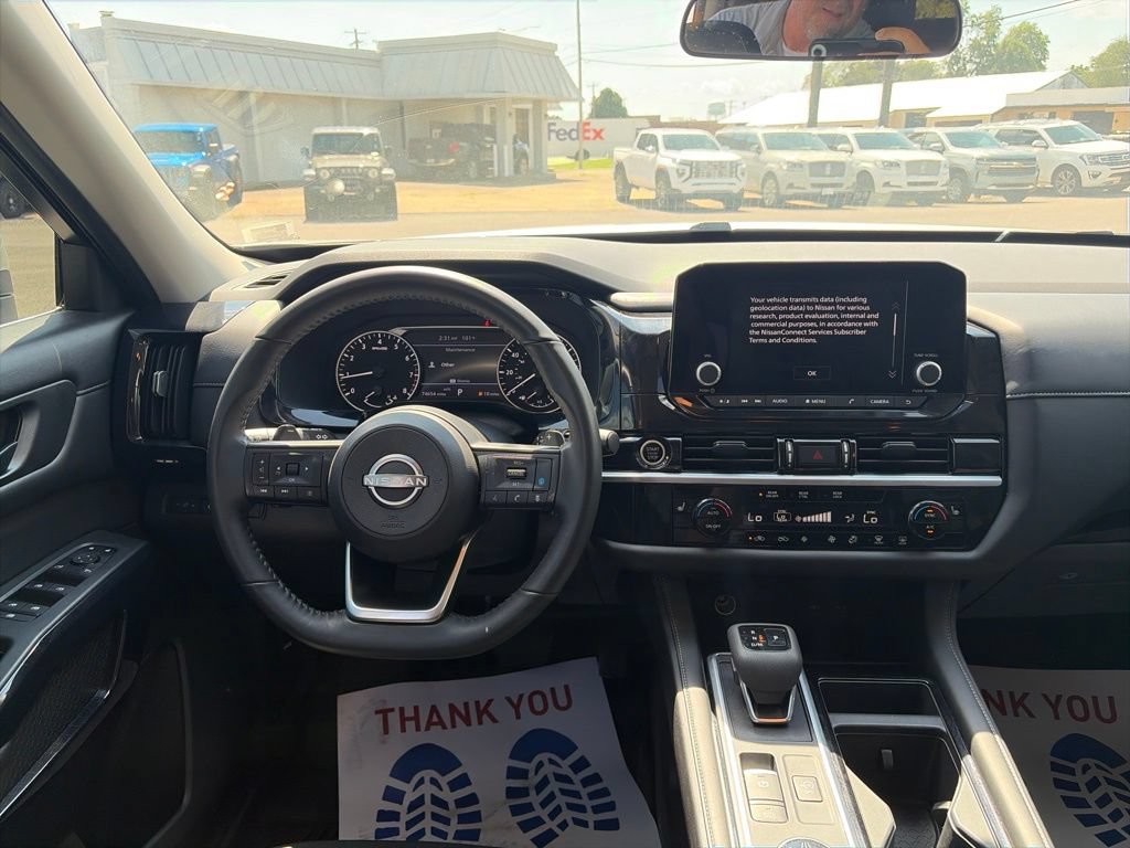 Used 2024 Nissan Pathfinder SV w/ SV Premium Package AWD/4WD image 14