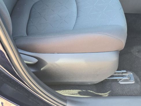 Used 2025 Toyota RAV4 XLE AWD/4WD image 12
