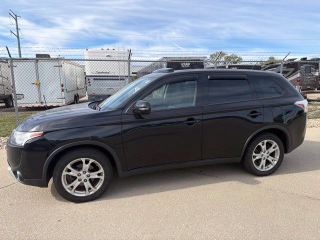Used 2015 Mitsubishi Outlander SE AWD/4WD image 3