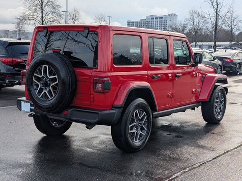 Used 2024 Jeep Wrangler Unlimited Sahara AWD/4WD image 9
