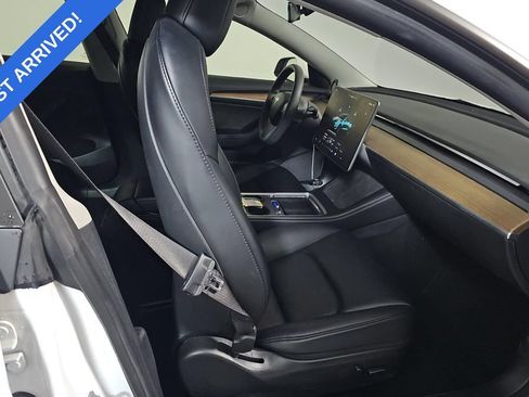 Used 2022 Tesla Model 3 Standard Range RWD image 6