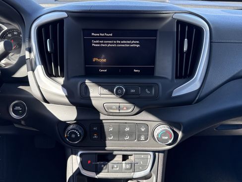 Used 2024 GMC Terrain SLE image 4