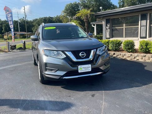 Used 2017 Nissan Rogue S w/ S Appearance Package FWD image 4