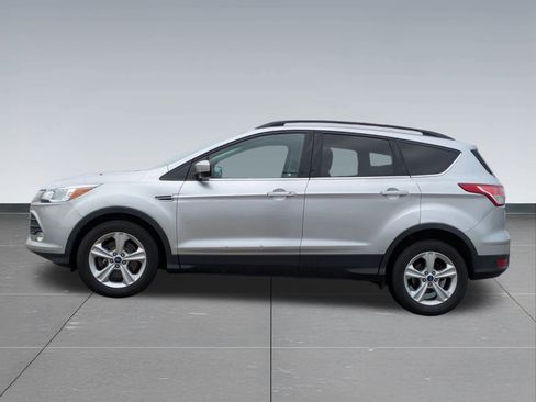 Used 2015 Ford Escape SE w/ Equipment Group 201A image 3