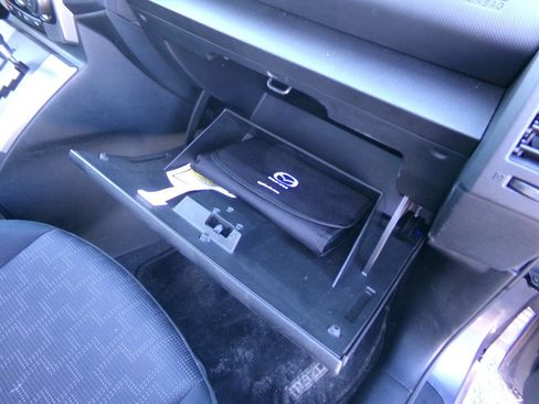 Used 2010 MAZDA MAZDA5 Sport w/ Popular Equipment Pkg image 11