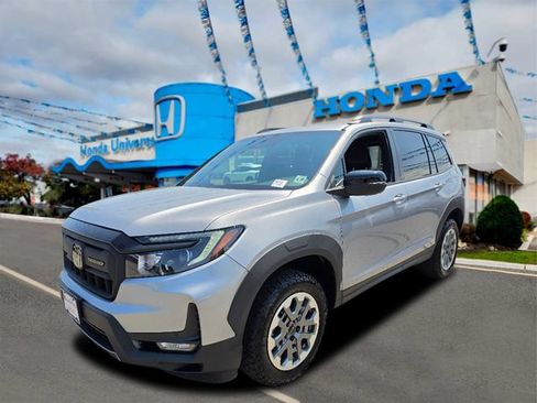 Used 2025 Honda Passport TrailSport image 1