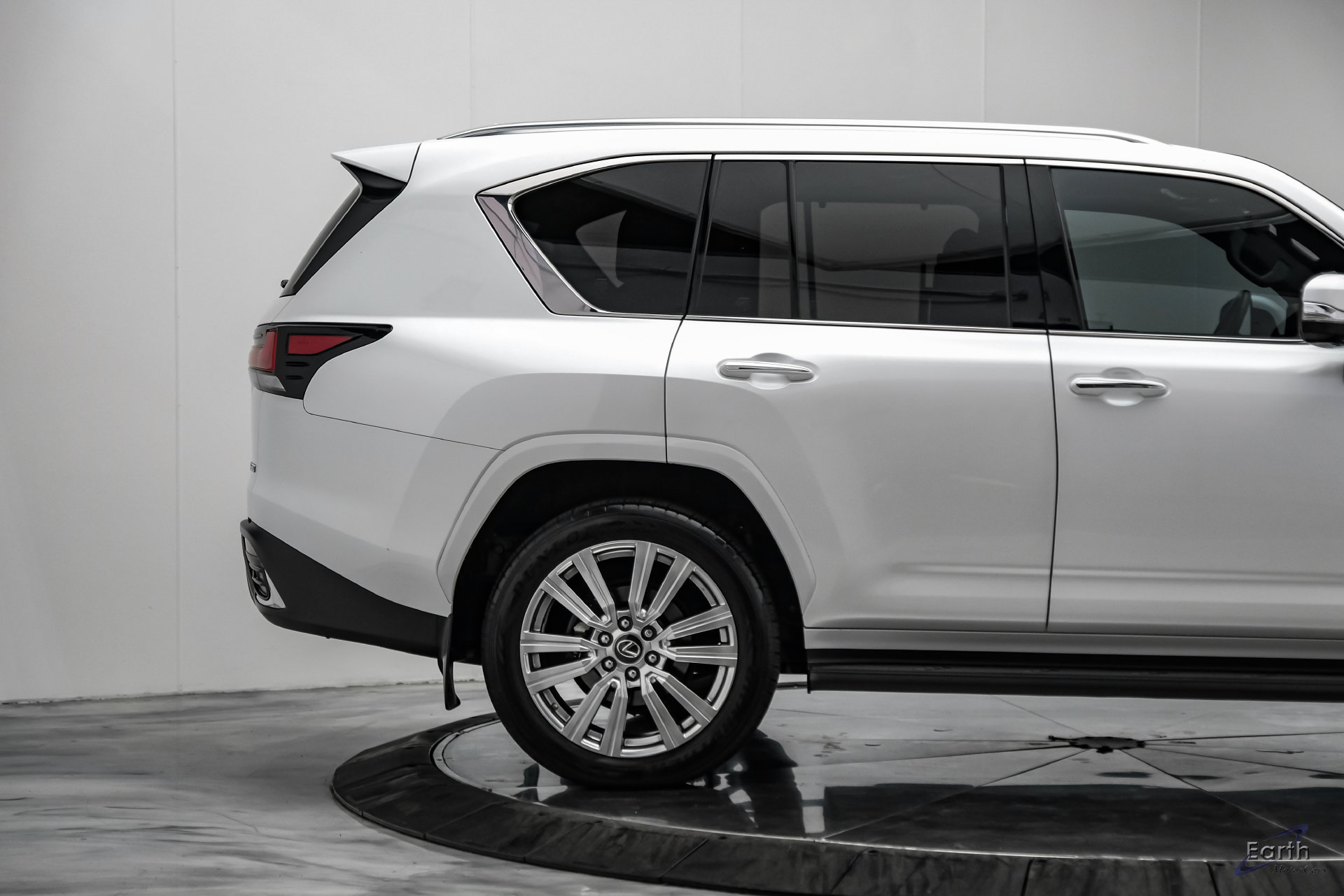 Used 2023 Lexus LX 600 4WD w/ Accessory Package (Z1) image 21