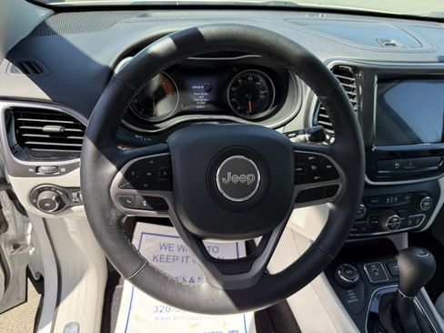 Used 2019 Jeep Cherokee Limited AWD/4WD image 19