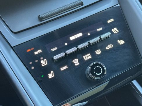 Certified 2025 Porsche Macan 4 Electric image 25