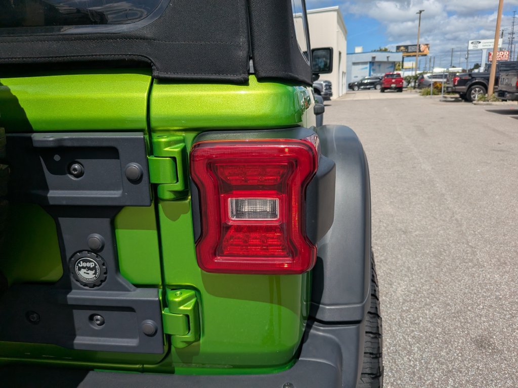Used 2019 Jeep Wrangler Unlimited Rubicon w/ Dual Top Group AWD/4WD image 12