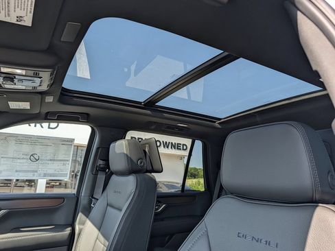 New 2026 GMC Yukon Denali w/ Denali Reserve Package AWD/4WD image 26