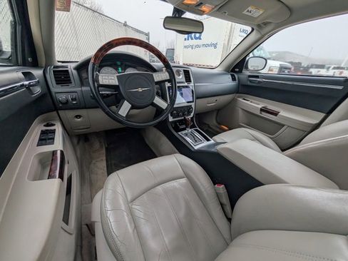 Used 2005 Chrysler 300 C w/ Navigation & Sound Group II image 6