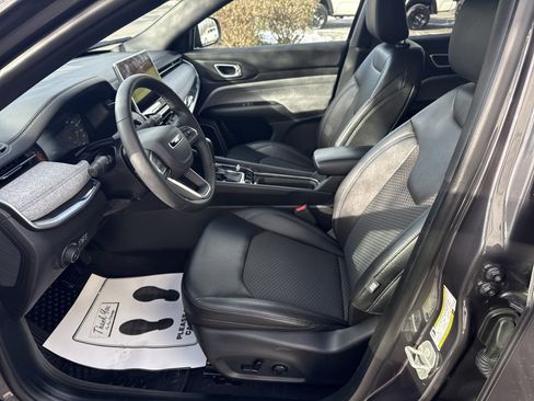 Used 2024 Jeep Compass Latitude w/ Convenience Group image 12