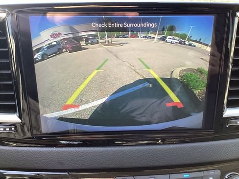 Used 2024 Chrysler Pacifica Touring-L FWD image 24