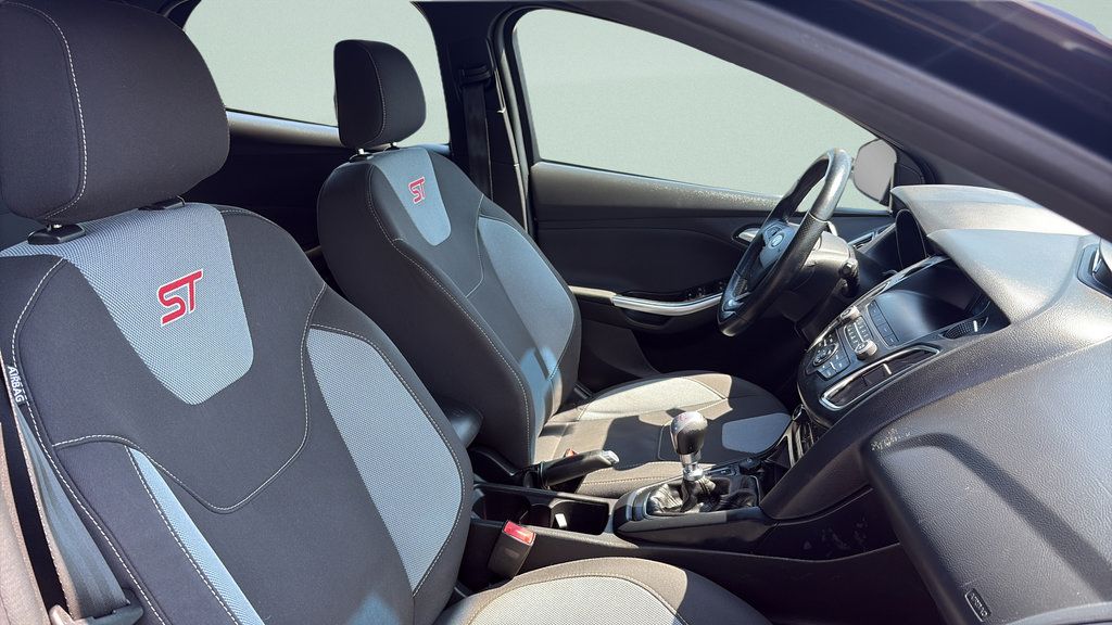 Used 2018 Ford Focus ST FWD image 17