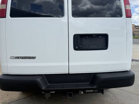 Used 2015 Chevrolet Express 2500 RWD image 8