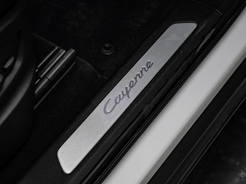 Used 2023 Porsche Cayenne image 47