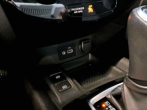 Used 2019 Nissan Rogue Sport SV w/ Technology Package FWD image 32