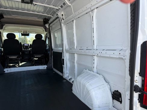 Used 2024 RAM ProMaster 2500 w/ Convenience Group image 20