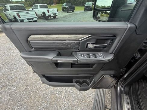 Used 2025 RAM 2500 Limited AWD/4WD image 6