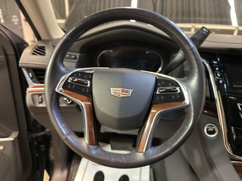 Used 2019 Cadillac Escalade Luxury w/ Escalade Sport Edition image 17