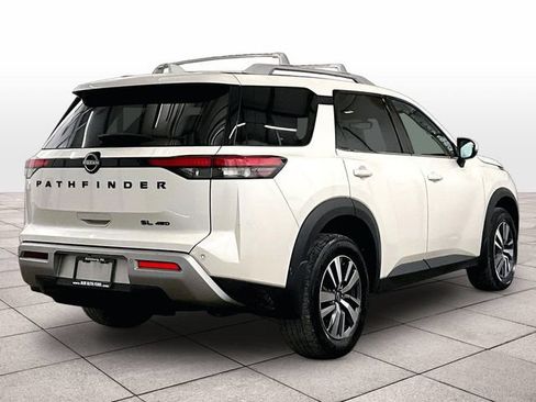 Used 2023 Nissan Pathfinder SL w/ Black Appearance Package AWD/4WD image 11