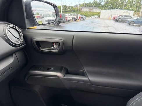 Used 2021 Toyota Tacoma TRD Sport AWD/4WD image 24