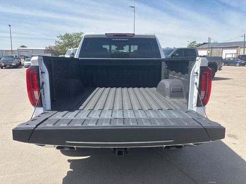 Used 2025 GMC Sierra 1500 SLT w/ SLT Premium Plus Package AWD/4WD image 5