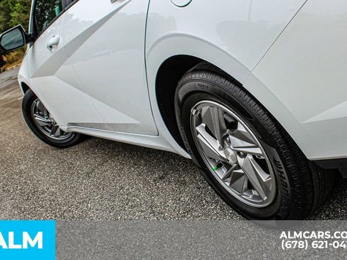Used 2025 Hyundai Elantra SE FWD image 15
