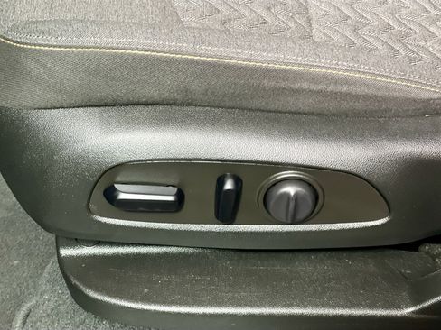 Used 2023 Chevrolet Equinox LT w/ Driver Convenience Package image 9