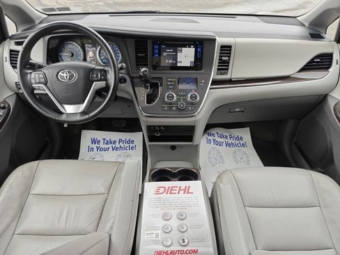 Used 2017 Toyota Sienna XLE image 25