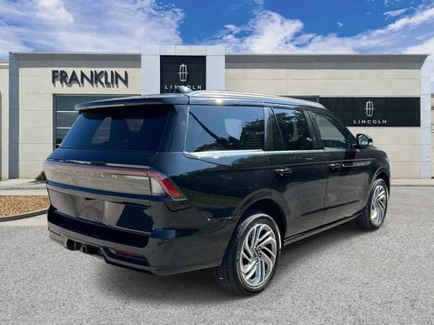 Used 2025 Lincoln Navigator Reserve AWD/4WD image 7