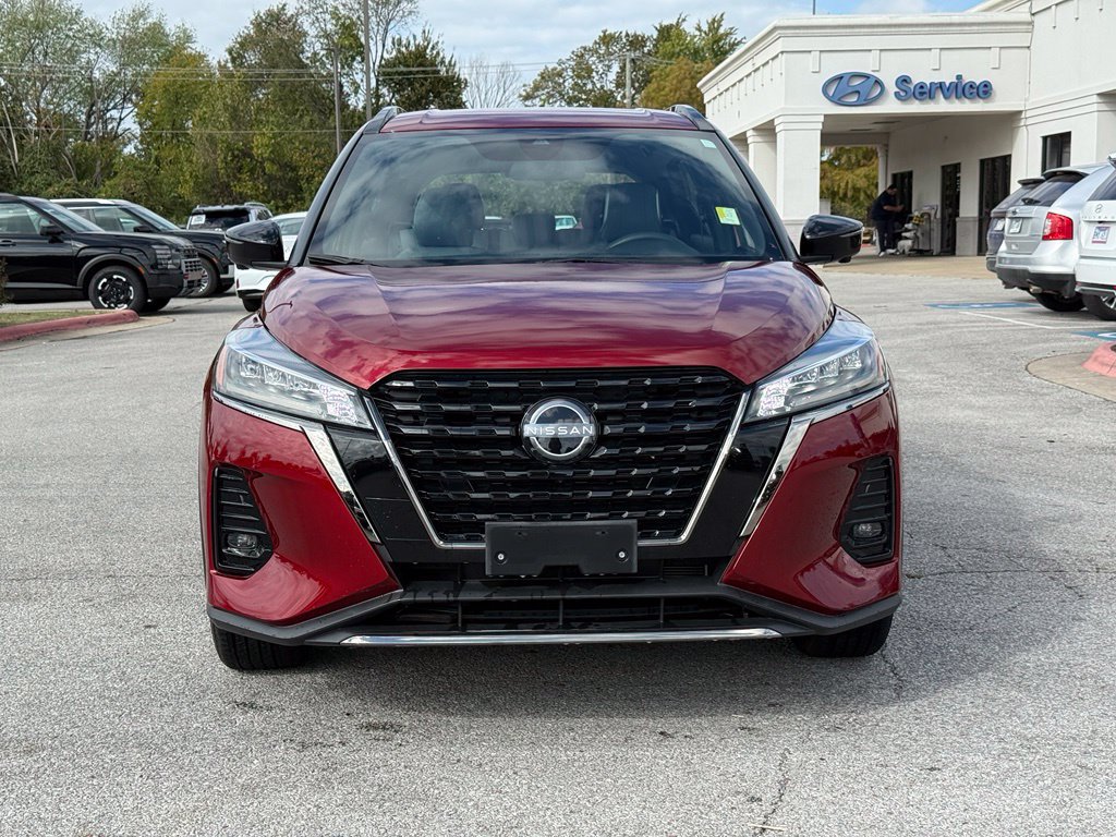 Used 2024 Nissan Kicks SR w/ SR Premium Package FWD image 2