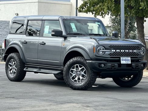 New 2025 Ford Bronco Badlands image 2