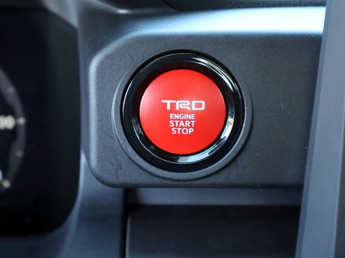 Used 2025 Toyota Tacoma TRD Sport image 25