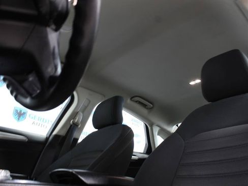 Used 2019 Ford Fusion SE FWD image 8