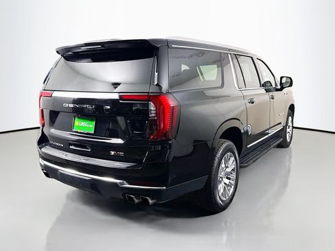 Used 2025 GMC Yukon XL Denali RWD image 10
