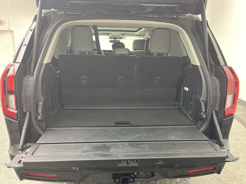 Used 2025 Ford Expedition Active image 35