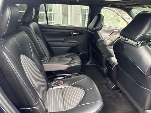 Used 2023 Toyota Highlander XSE AWD/4WD image 31