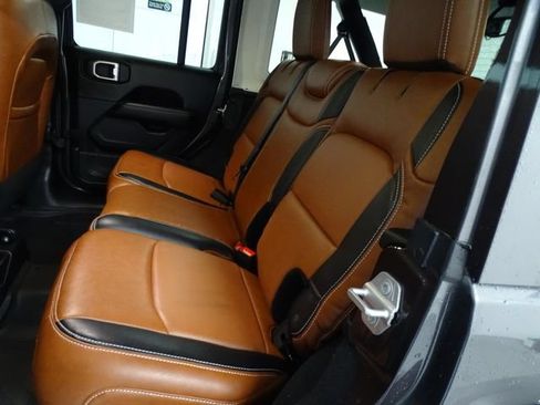 Used 2020 Jeep Wrangler Unlimited Sahara AWD/4WD image 4