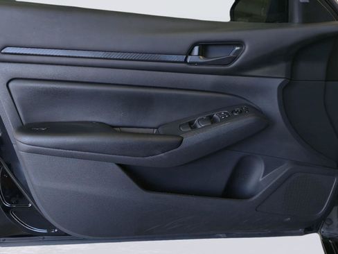 Used 2024 Nissan Altima 2.5 S FWD image 12