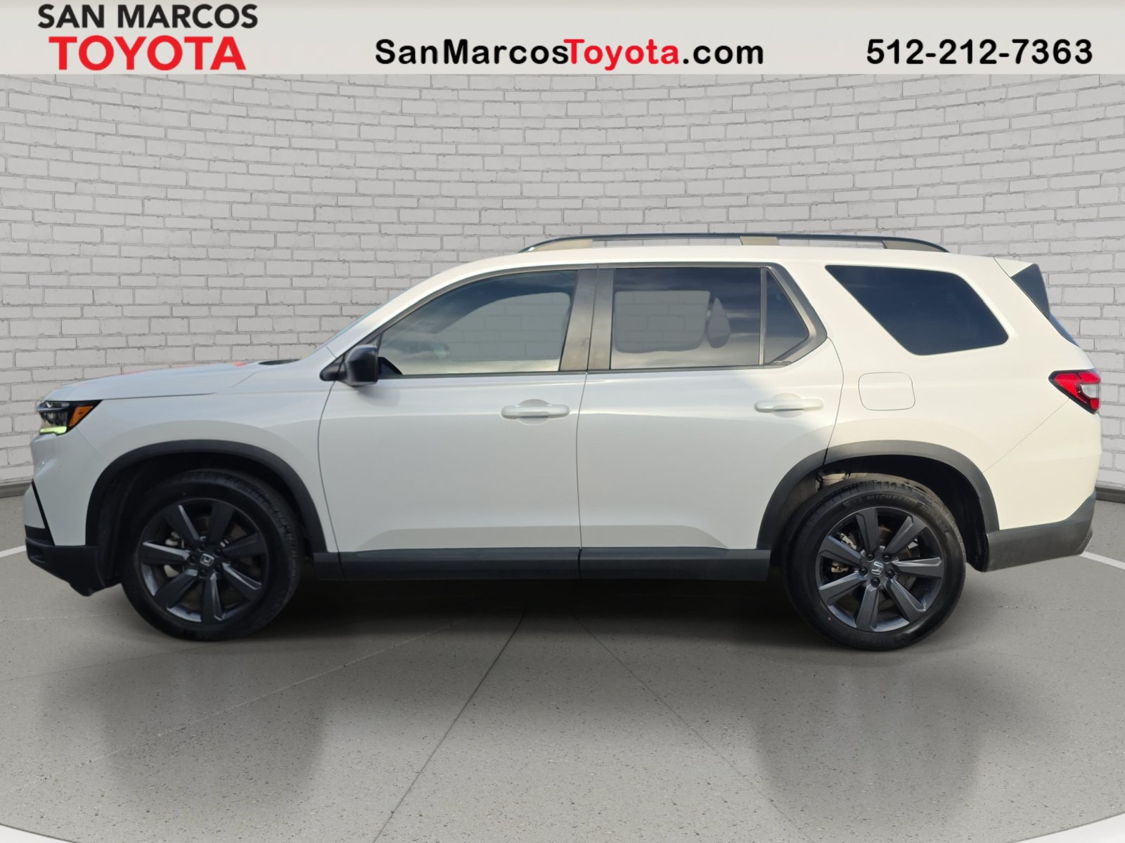 Used 2025 Honda Pilot Sport image 9