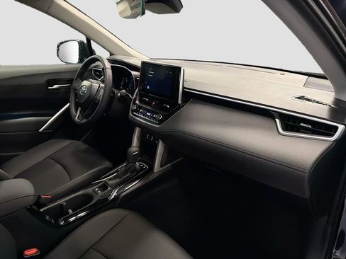 Used 2025 Toyota Corolla Cross XLE image 29