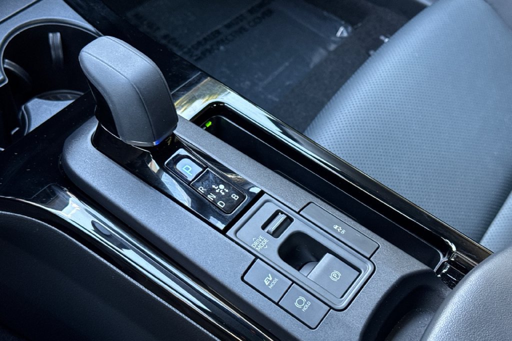 Certified 2025 Toyota Prius XLE FWD image 20