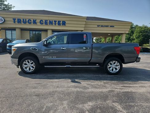 Used 2017 Nissan Titan SV AWD/4WD image 2