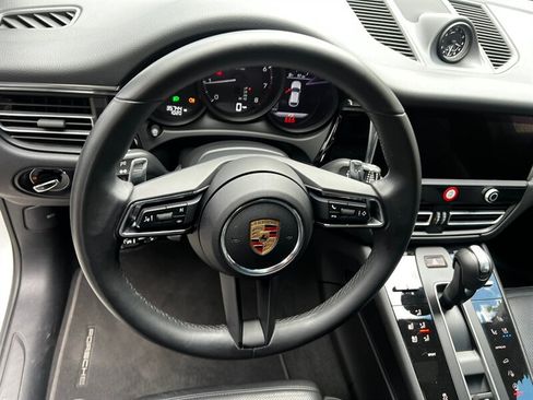 Used 2025 Porsche Macan w/ Premium Package Plus AWD/4WD image 34