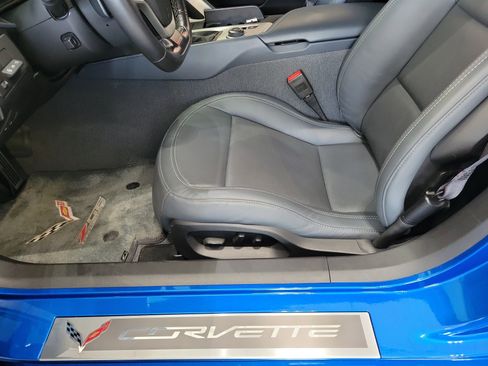 Used 2015 Chevrolet Corvette Z06 w/ 3LZ Preferred Equipment Group RWD image 7